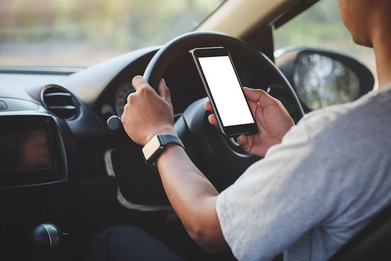Can Driving Instructors Use Their Phone While Teaching?